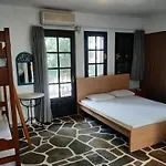 Pensión Evi By The Sea 3*