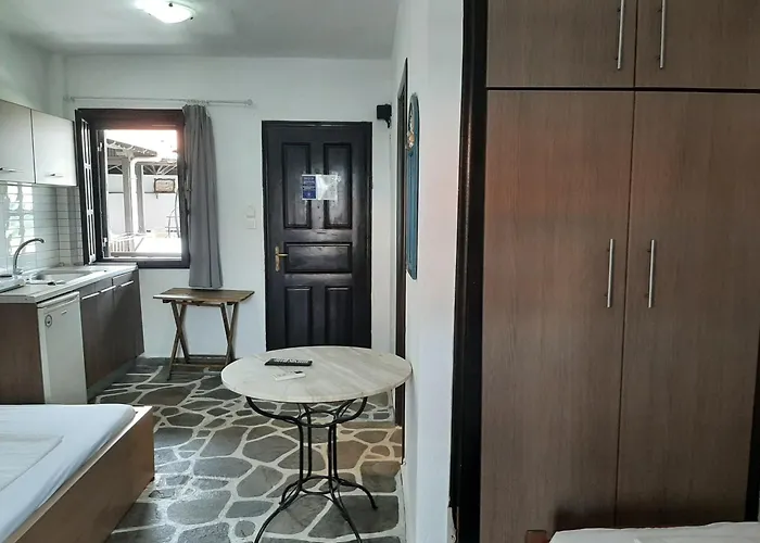 Pensión Evi By The Sea 3*