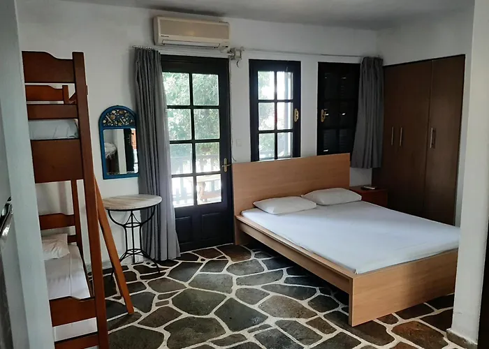 Pensión Evi By The Sea 3*