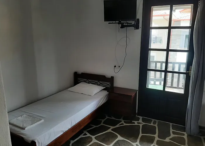 Pensión Evi By The Sea 3*